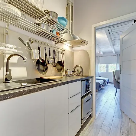 Хостел Kamienica Hotelowe Komfortowe Lozka, Plaza Orlowo Molo *