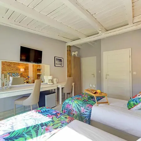 Kamienica Hotelowe Komfortowe Lozka, Plaza Orlowo Molo Хостел